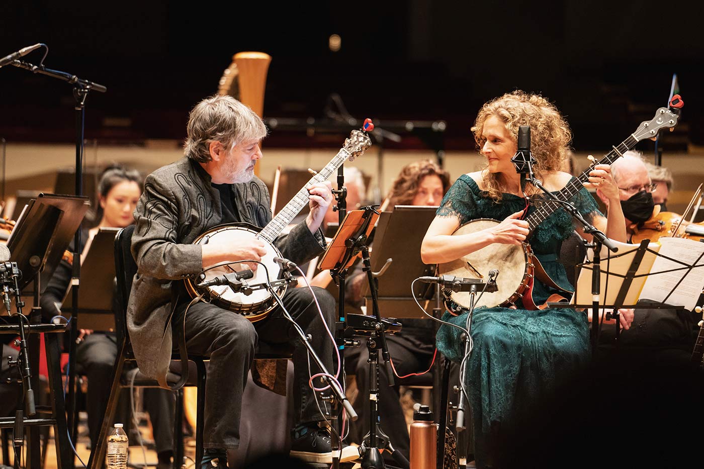 Béla Fleck and Abigail Washburn perform in Denver with the Colorado Symphony. Sanken CUX-100K mics are on banjos and a CU-44X MkII is on Amanda’s vocal